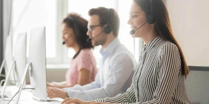 Gọi trực tiếp qua hotline